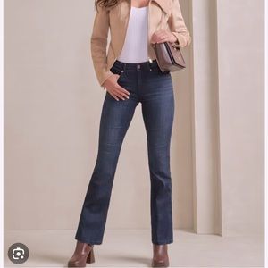 Guess mid rise boot cut straight leg Jeans